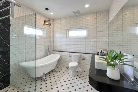 House in Chiang Mai, Thailand 4 bedrooms № 126337 - photo 17