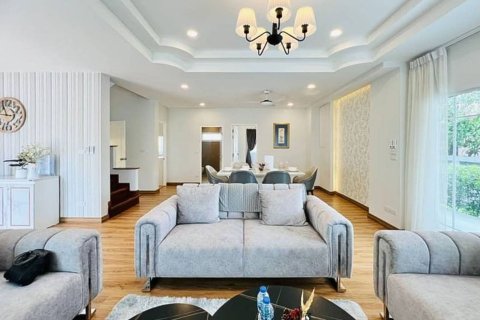 House in Chiang Mai, Thailand 4 bedrooms № 126337 - photo 19