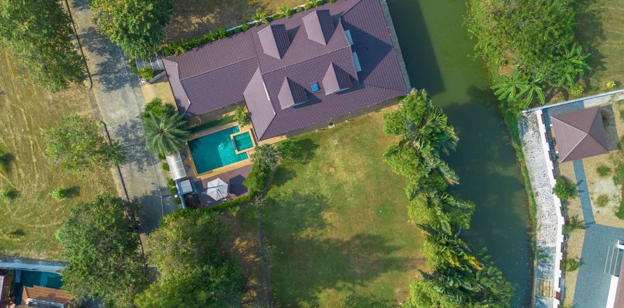 Villa in Chiang Mai, Thailand 5 bedrooms № 126338