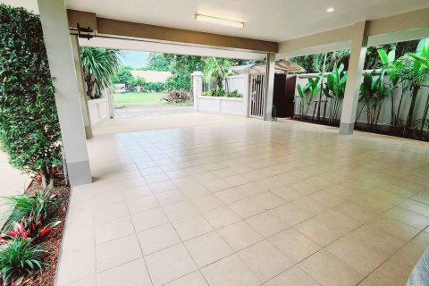 Villa in Chiang Mai, Thailand 5 bedrooms № 126338 - photo 11