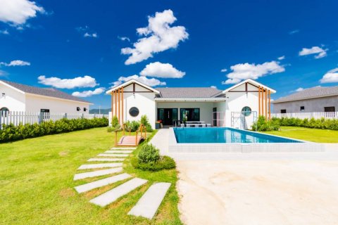 Вилла в Хуа Хине, Таиланд с 3 спальнями  № 104346 - фото 1