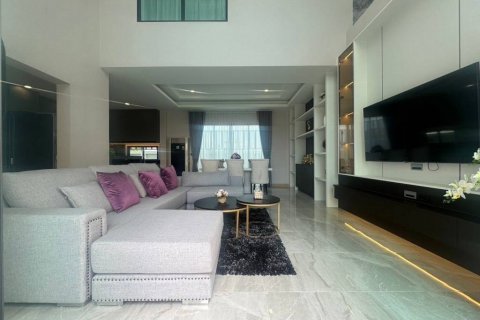 Villa in Pattaya, Thailand 4 bedrooms № 104350 - photo 3