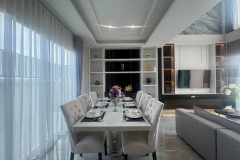 Villa in Pattaya, Thailand 4 bedrooms № 104350 - photo 5