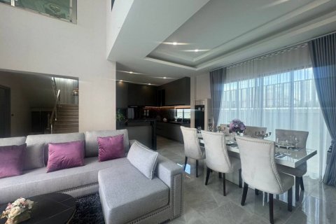 Villa in Pattaya, Thailand 4 bedrooms № 104350 - photo 4