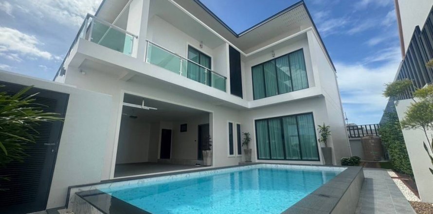 Villa in Pattaya, Thailand 4 bedrooms № 104350