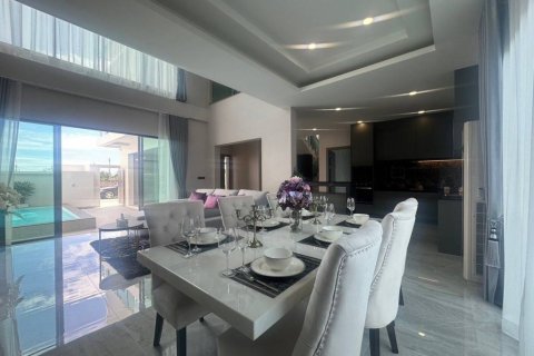 Villa in Pattaya, Thailand 4 bedrooms № 104350 - photo 6