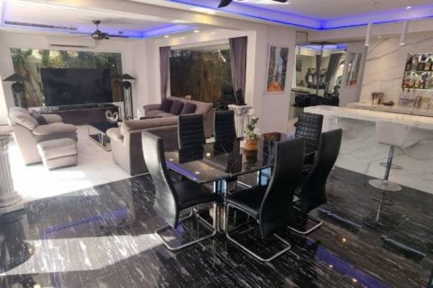 Villa à Pattaya, Thaïlande 4 chambres № 86884 - photo 5