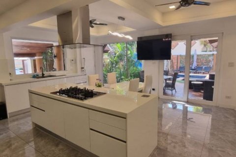 Villa à Pattaya, Thaïlande 4 chambres № 86884 - photo 8