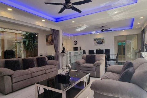 Villa à Pattaya, Thaïlande 4 chambres № 86884 - photo 3