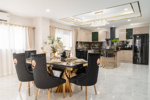 Дом в Паттайе, Таиланд с 5 спальнями  № 125547 - фото 3