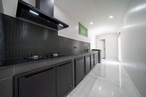 Дом в Паттайе, Таиланд с 5 спальнями  № 125547 - фото 27