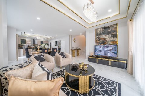 Дом в Паттайе, Таиланд с 5 спальнями  № 125547 - фото 1