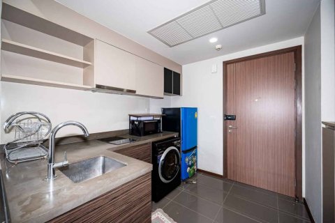 Condo in Bangkok, Thailand, 1 bedroom  № 126619 - photo 3