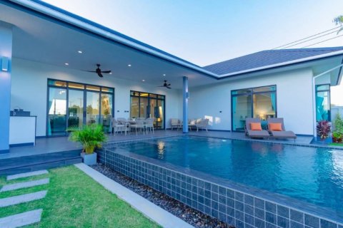 Villa in Hua Hin, Thailand 3 bedrooms № 126621 - photo 1