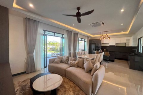 Villa in Hua Hin, Thailand 3 bedrooms № 126621 - photo 5