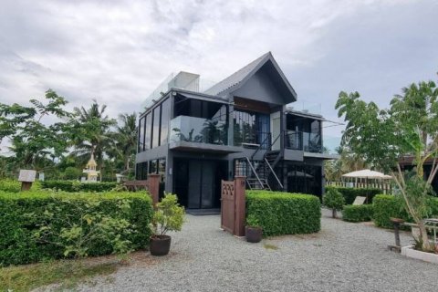 House in Bang Lamung, Thailand 9 bedrooms № 104592 - photo 1