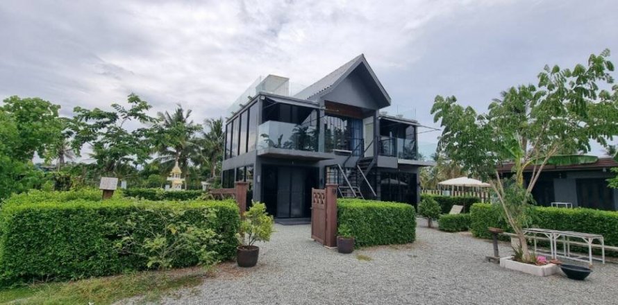 House in Bang Lamung, Thailand 9 bedrooms № 104592