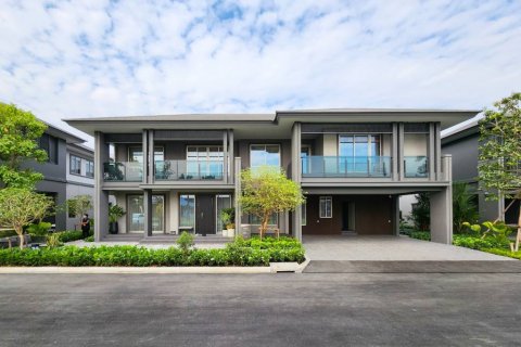 House in Bang Phli Yai, Thailand 4 bedrooms № 104595 - photo 1