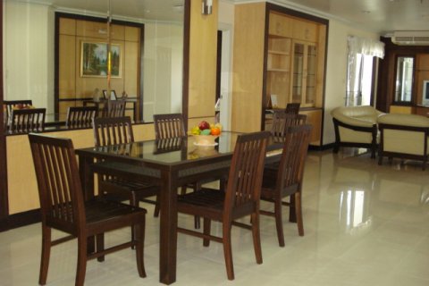 Кондоминиум с 3 спальнями в Бангкоке, Таиланд № 143639 - фото 1