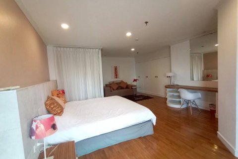 Condo in Bangkok, Thailand, 3 bedrooms № 143619 - photo 9