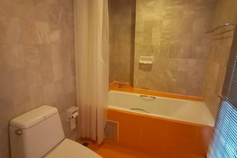 Condo in Bangkok, Thailand, 3 bedrooms № 143619 - photo 13