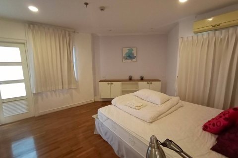 Condo in Bangkok, Thailand, 3 bedrooms № 143619 - photo 15