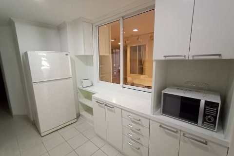 Condo in Bangkok, Thailand, 3 bedrooms № 143619 - photo 8