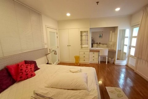 Condo in Bangkok, Thailand, 3 bedrooms № 143619 - photo 14