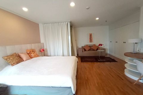 Condo in Bangkok, Thailand, 3 bedrooms № 143619 - photo 10