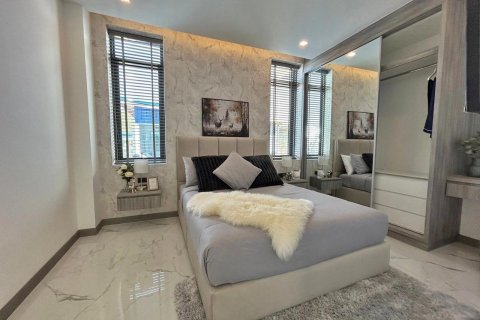 Penthouse in Pattaya, Thailand 3 bedrooms № 126089 - photo 7