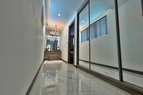 Penthouse in Pattaya, Thailand 3 bedrooms № 126089 - photo 11