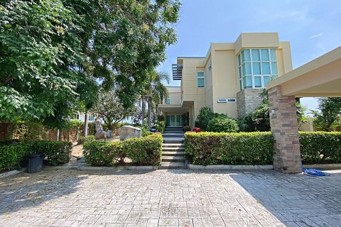 House in Hua Hin, Thailand 4 bedrooms № 125210 - photo 13