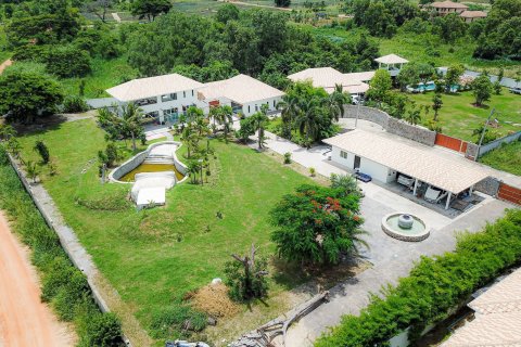 House in Hua Hin, Thailand 5 bedrooms № 125212 - photo 1