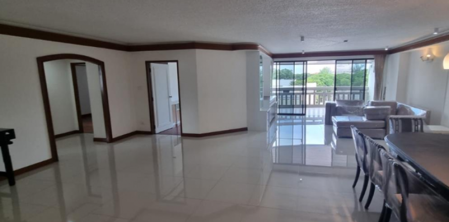 Condo in Pathum Wan, Bangkok, Thailand, 2 bedrooms  № 123598