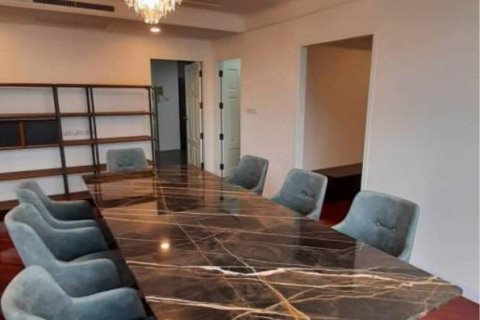 Condo in Khlong Toei, Bangkok, Thailand, 3 bedrooms  № 123597 - photo 11