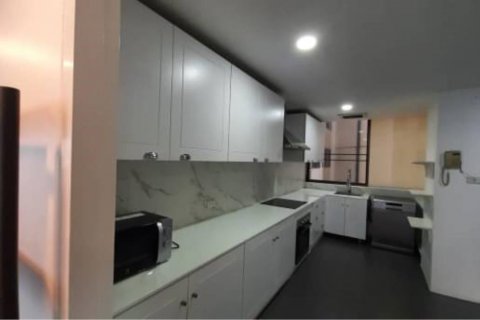 Condo in Khlong Toei, Bangkok, Thailand, 3 bedrooms  № 123597 - photo 9