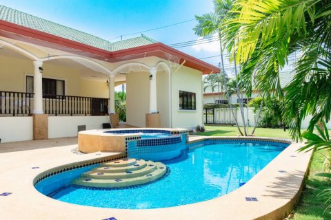 Villa à Hua Hin, Thaïlande 3 chambres № 124697 - photo 1