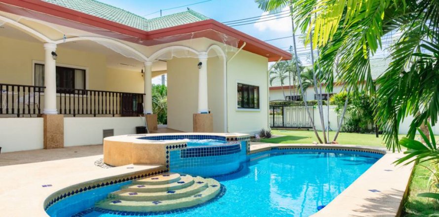 Villa à Hua Hin, Thaïlande 3 chambres № 124697