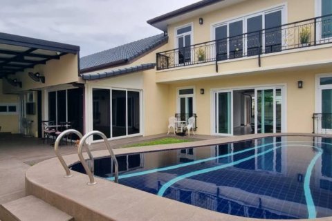 Вилла в Паттайе, Таиланд с 4 спальнями № 132566 - фото 1