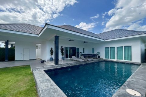 Villa in Hua Hin, Thailand 3 bedrooms № 104165 - photo 1