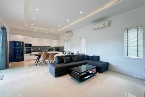 Villa in Hua Hin, Thailand 3 bedrooms № 104165 - photo 6