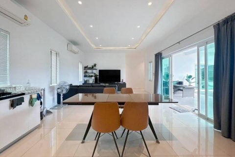 Villa in Hua Hin, Thailand 3 bedrooms № 104165 - photo 8