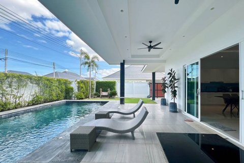 Villa in Hua Hin, Thailand 3 bedrooms № 104165 - photo 3