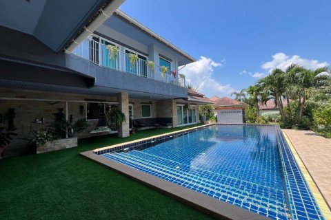 Villa in Phuket, Thailand 3 bedrooms № 104164 - photo 1