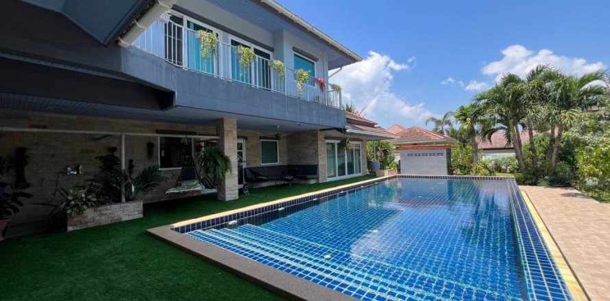 Villa in Phuket, Thailand 3 bedrooms № 104164