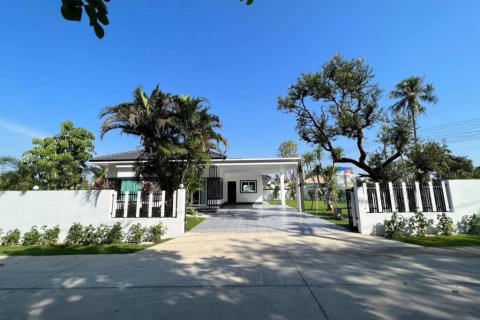 House in Bang Lamung, Thailand 3 bedrooms № 85777 - photo 1