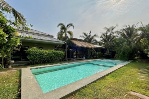 Hotel in Hua Hin, Thailand 334.47 sq.m. № 85778 - photo 1