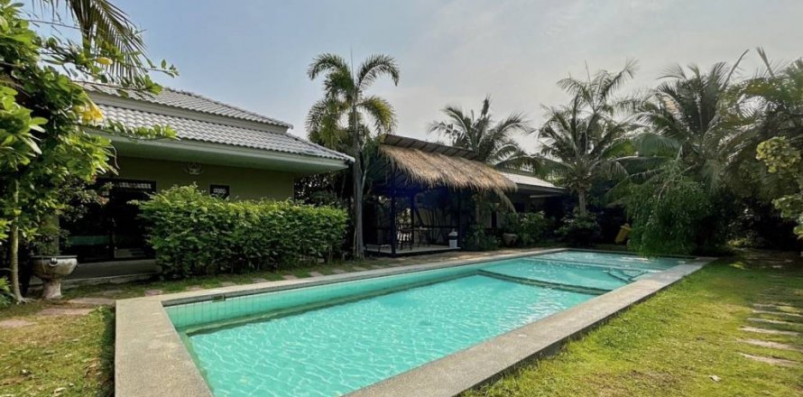 Hotel in Hua Hin, Thailand 334.47 sq.m. № 85778