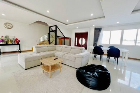 Вилла в Паттайе, Таиланд с 5 спальнями  № 116271 - фото 2