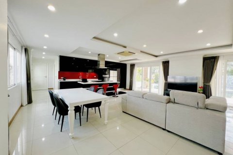 Вилла в Паттайе, Таиланд с 5 спальнями  № 116271 - фото 3